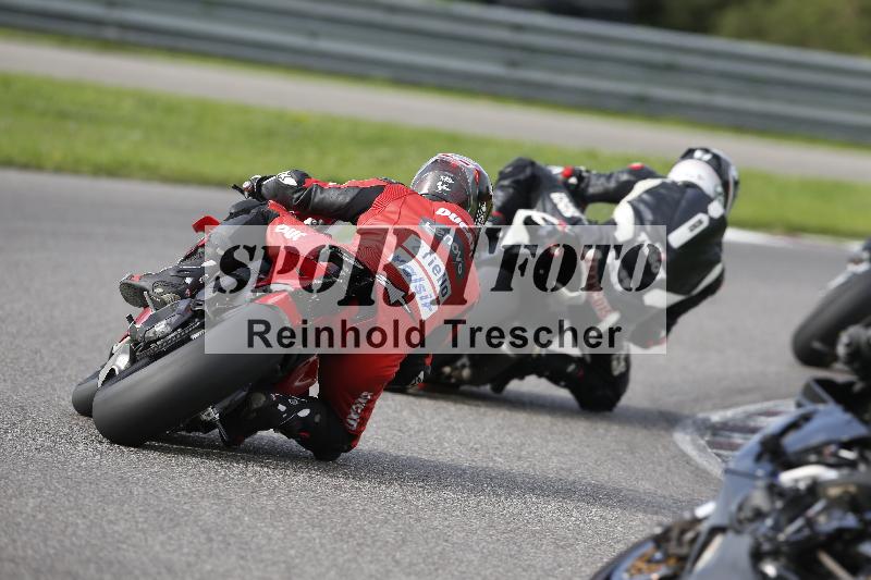 /Archiv-2025/53 16.09.2025 Track Day Domi Aegerter ADR/Gruppe rot/backside
